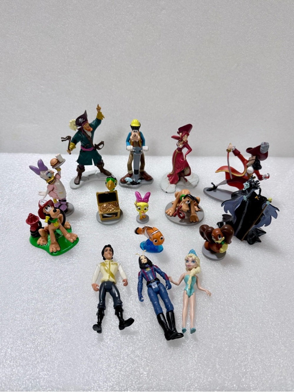 15 Disney Figurines